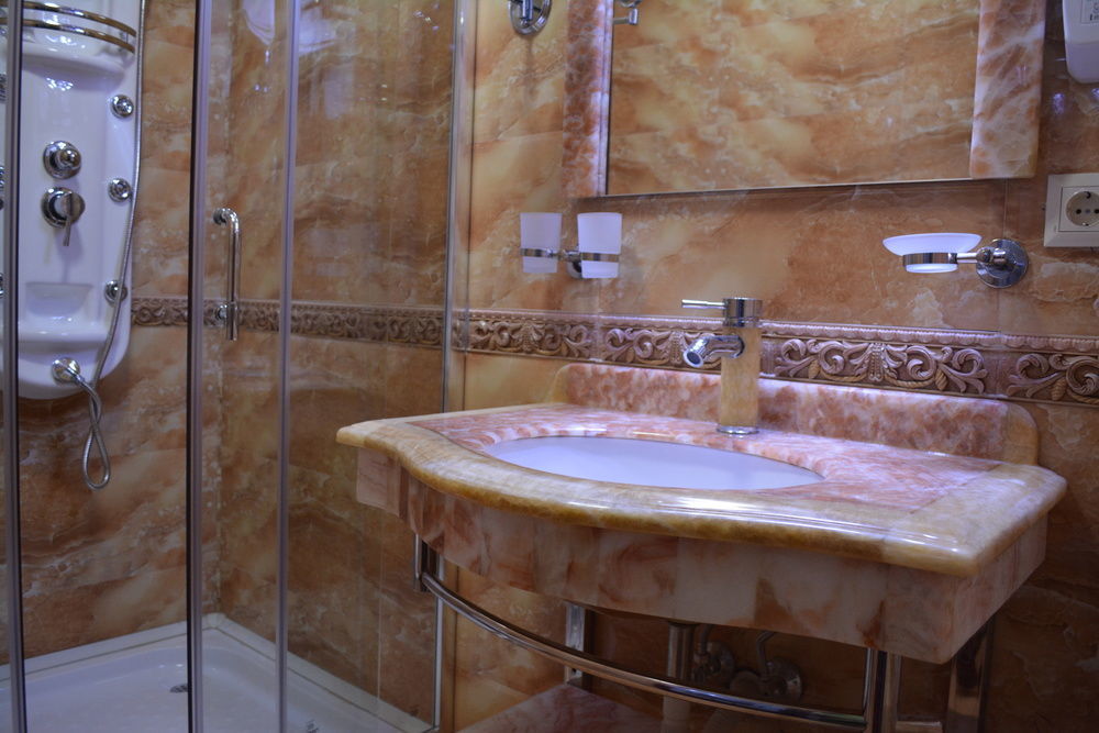 Elegant Boutique Rustaveli Hotel Tbilisi Exterior photo